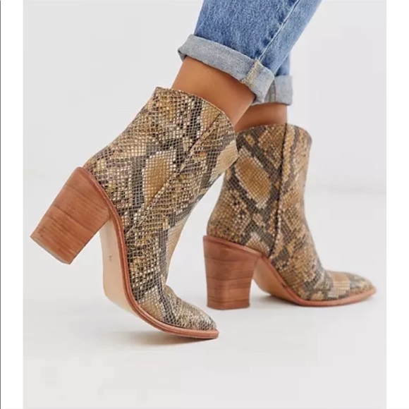 ⭐️NWOT Free People Barclay Snake Skin Boot EU40/US